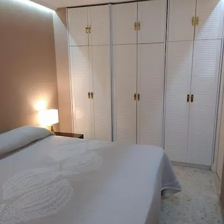 En Edificio Stella Maris Paseo Maritimo * Фуенхірола