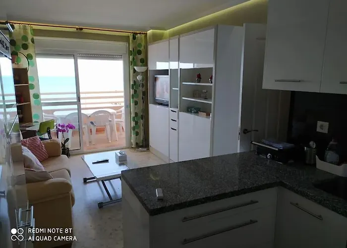 En Edificio Stella Maris Paseo Maritimo فوينخيرولا