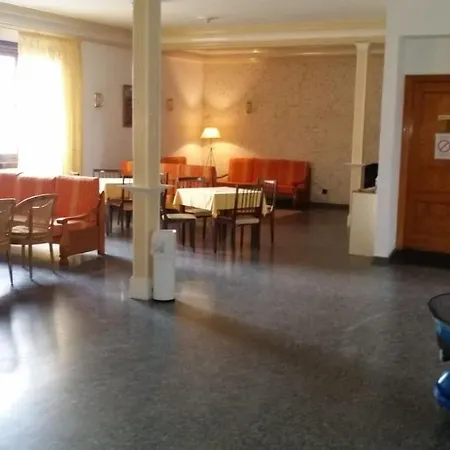 En Edificio Stella Maris Paseo Maritimo 푸엔히롤라