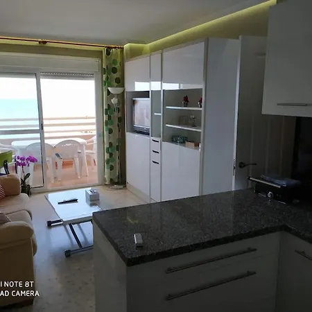 En Edificio Stella Maris Paseo Maritimo 푸엔히롤라